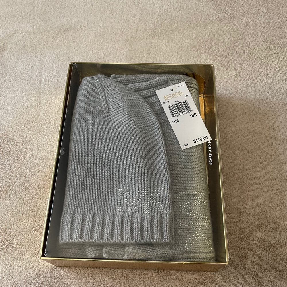 NWT Michael Kors Scarf & Hat Set!